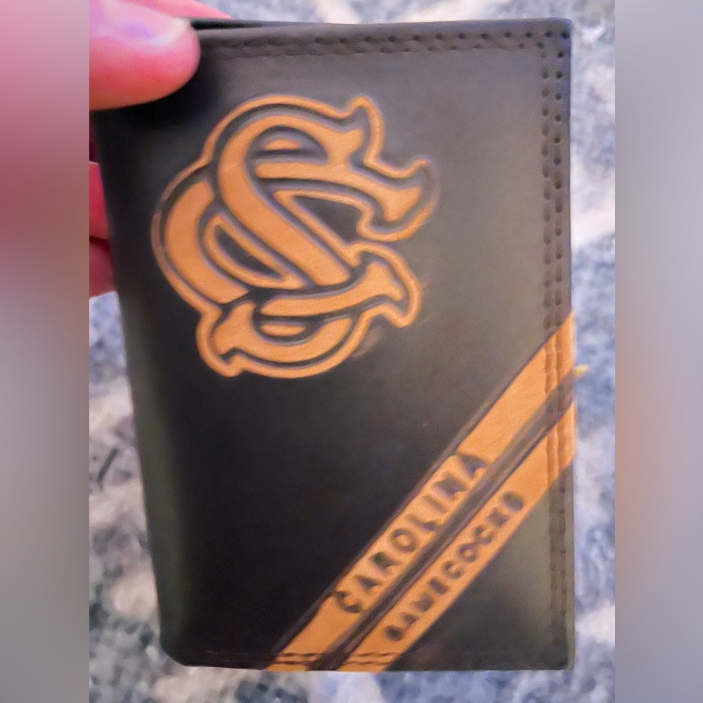 Zephyr Gray Key Card Holder with Minimalist Design